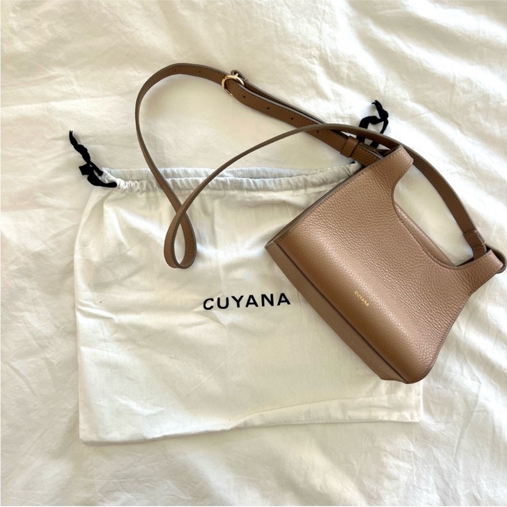 Cuyana Mini Double Loop bag in Cappucino - Picture 6 of 16
